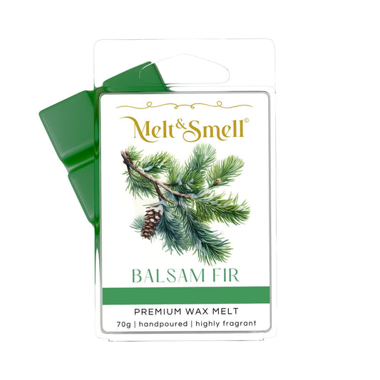 Duftwachs Wax Melt Tart „Balsam Fir“ – inspiriert von einem winterlichen Wald mit belebenden Noten von Kiefernnadeln, Tannenbalsam und Zedernholz; vermittelt Frische, Ruhe und ein Gefühl von Naturverbundenheit. Neuer Raumduft für Weihnachten.  